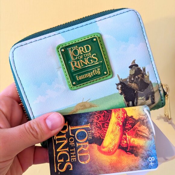 ﾟ｡⋆ Lord of the Rings Wallet from Loungefly ⋆｡ ﾟ - Picture 2 of 6
